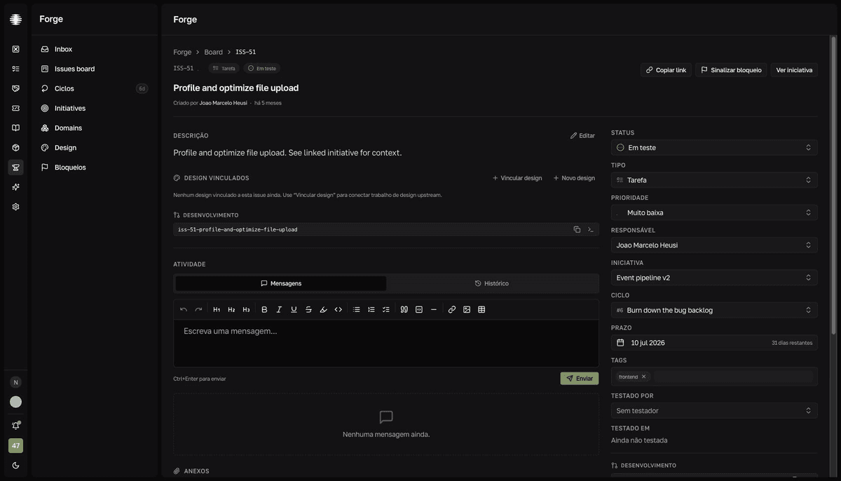 Página de issue do Forge com o painel Desenvolvimento exibindo o nome de branch sugerido para a issue.