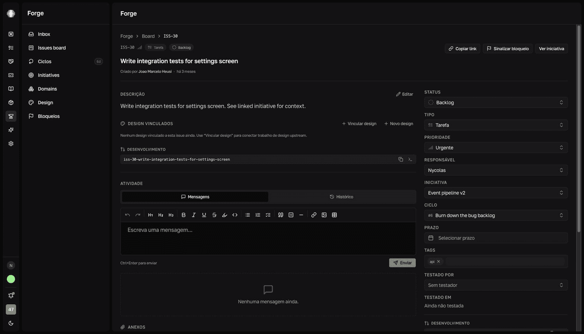Página completa de uma issue no Forge com descrição, atividade e propriedades editáveis na lateral.
