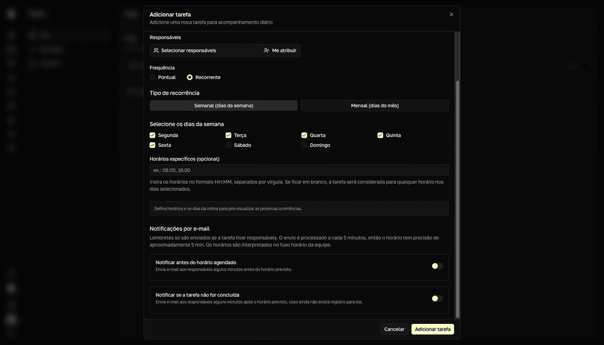 Diálogo de tarefa na seção Notificações por e-mail com interruptores de lembrete antes e depois do horário.